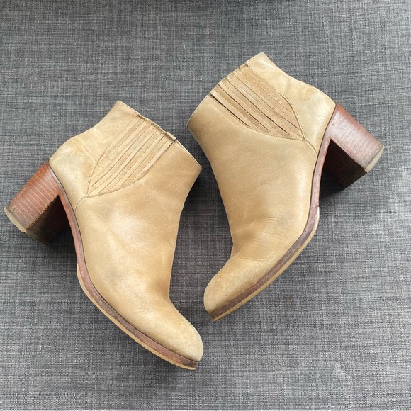 Samantha Pleet Wolverine 1000 Mile Arc Ankle Chelsea Booties - Picture 3 of 9